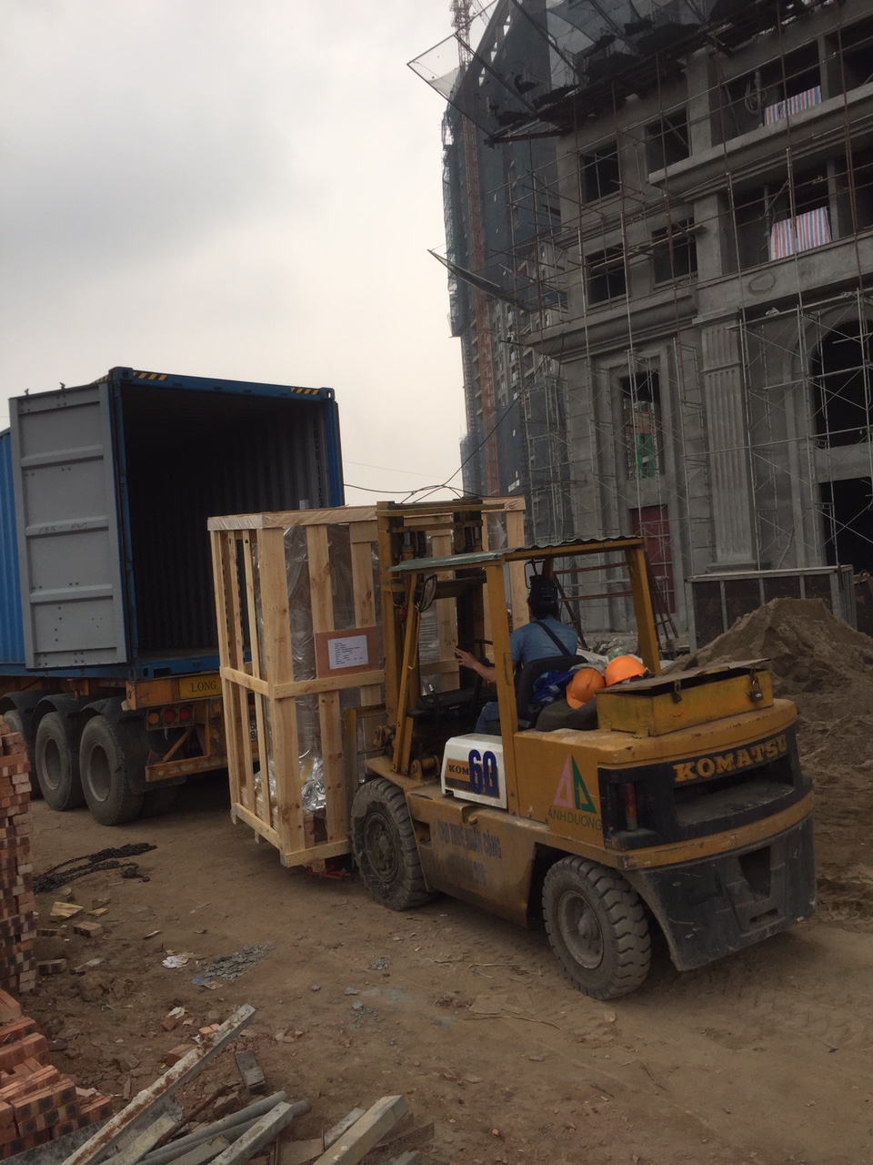 Dịch vụ nâng hạ hàng hóa bằng xe nâng ở Nam Dư